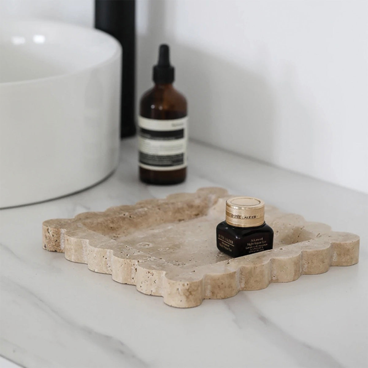 Plateaux en marbre avec bords ondulés | Vaisselle élégante en pierre