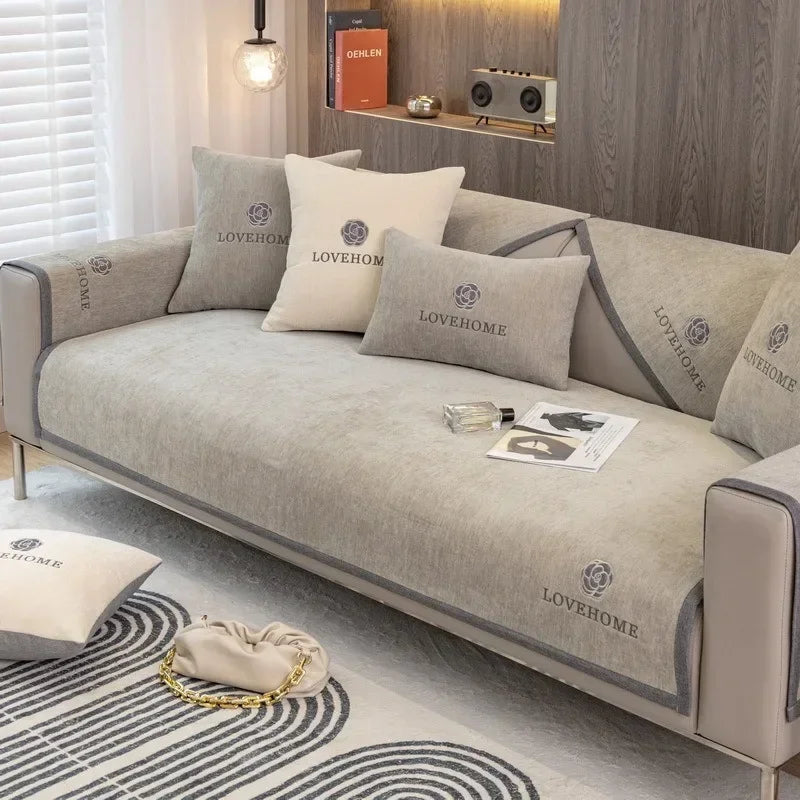 RefinedWrap | Housse de canapé avec broderie classique
