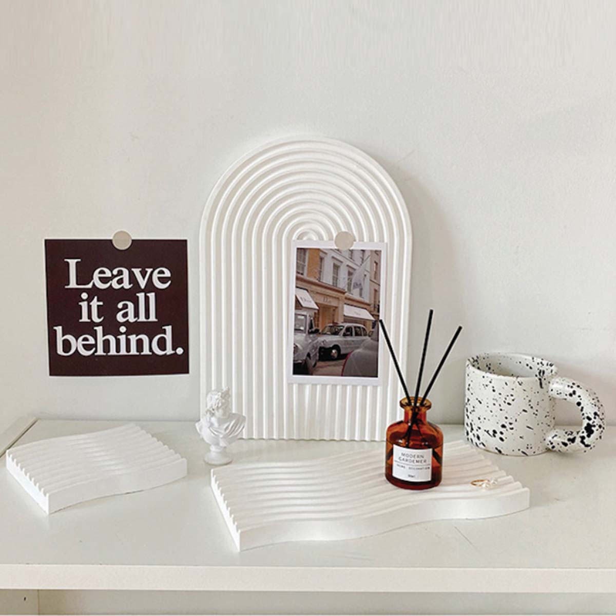 Plateau en Bois Ondulé | Élégant Plateau en Bois Naturel, Accessoire de Maison Stylé