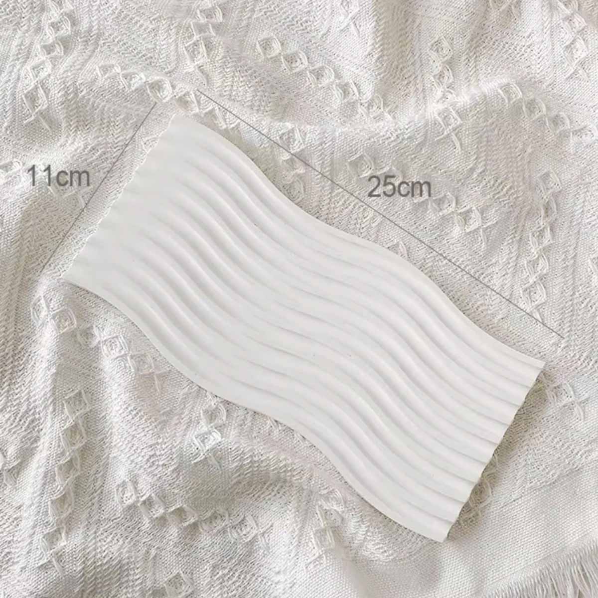 Plateau en Bois Ondulé | Élégant Plateau en Bois Naturel, Accessoire de Maison Stylé