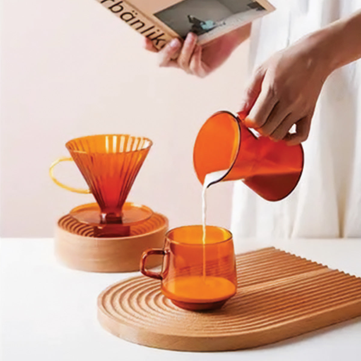 Plateau en Bois Ondulé | Élégant Plateau en Bois Naturel, Accessoire de Maison Stylé