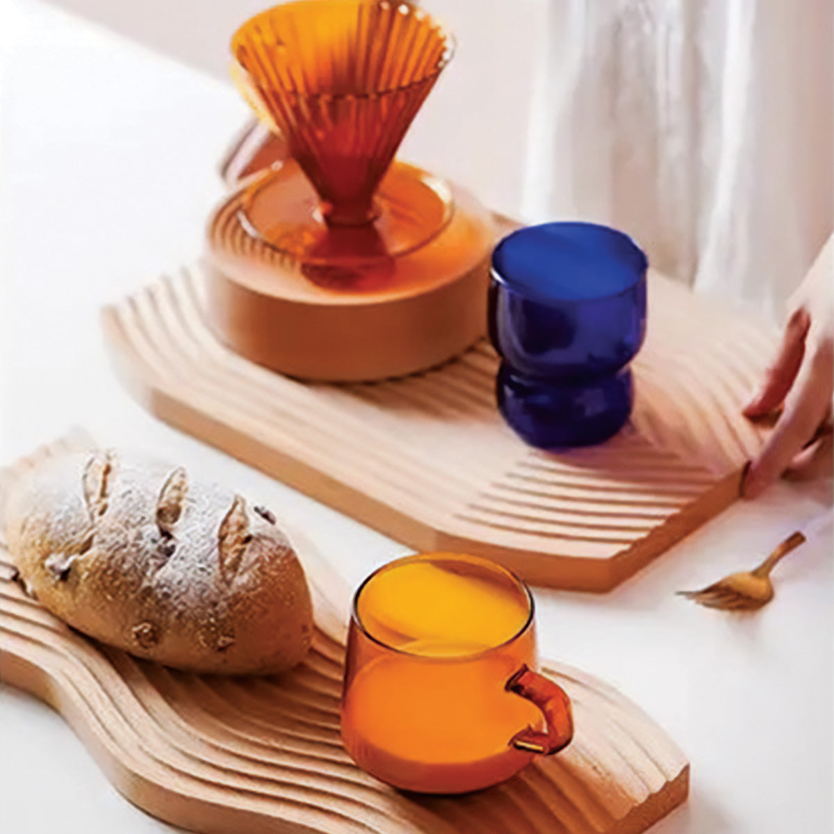 Plateau en Bois Ondulé | Élégant Plateau en Bois Naturel, Accessoire de Maison Stylé