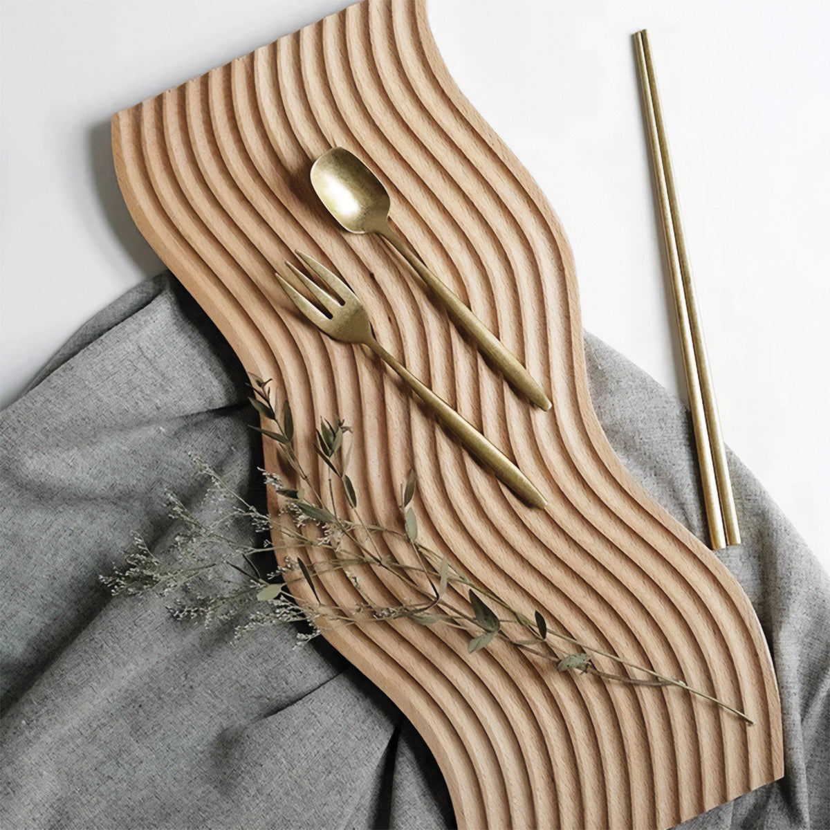 Plateau en Bois Ondulé | Élégant Plateau en Bois Naturel, Accessoire de Maison Stylé