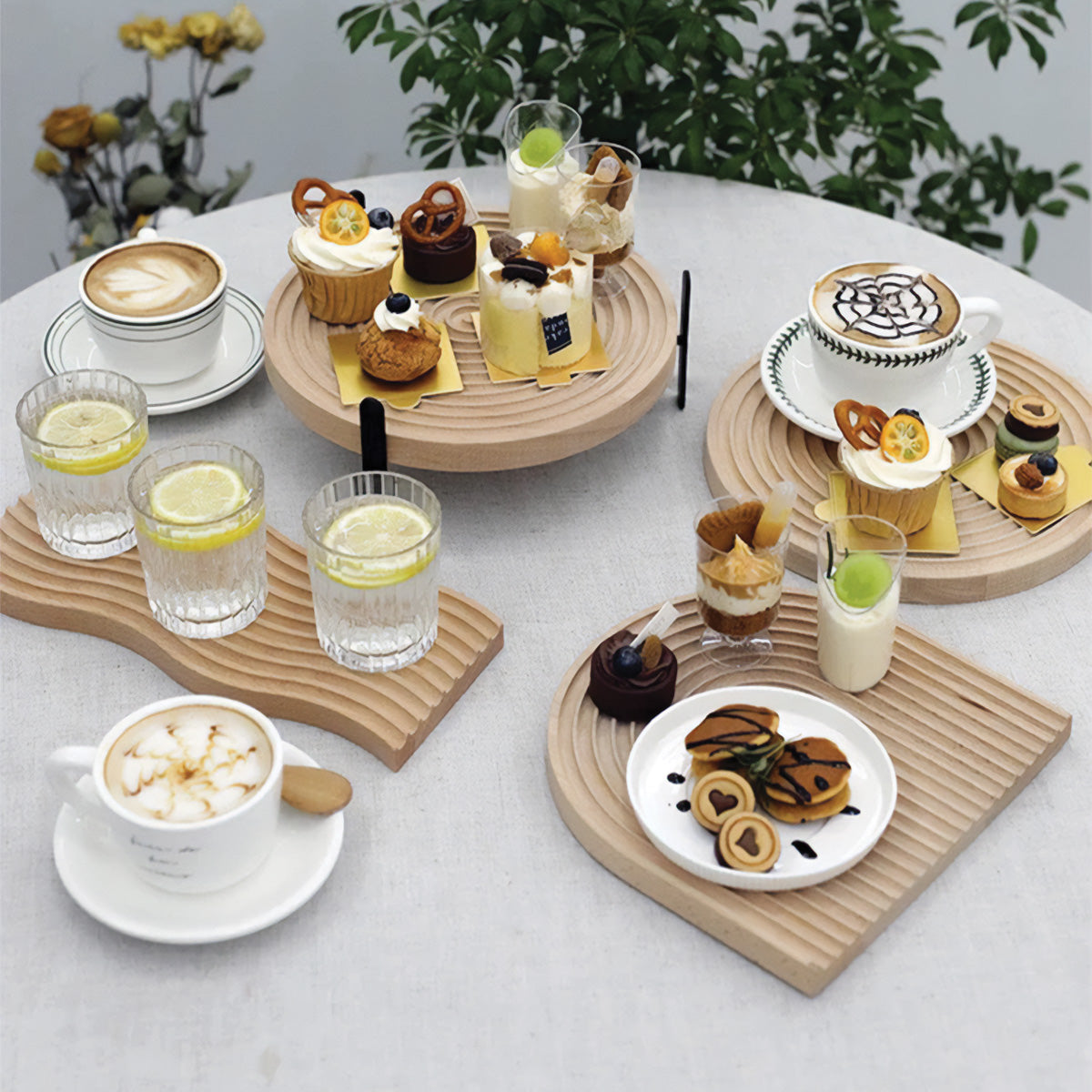Plateau en Bois Ondulé | Élégant Plateau en Bois Naturel, Accessoire de Maison Stylé