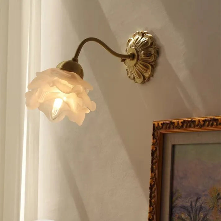 BlossomGlow | Applique Murale en Fer Patiné Cuivre Vintage