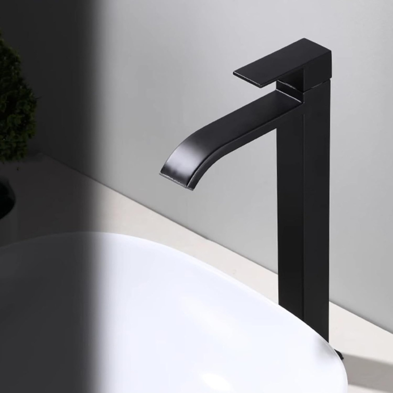 Robinet simple noir pour eau froide | Élégant et moderne pour installation sur évier