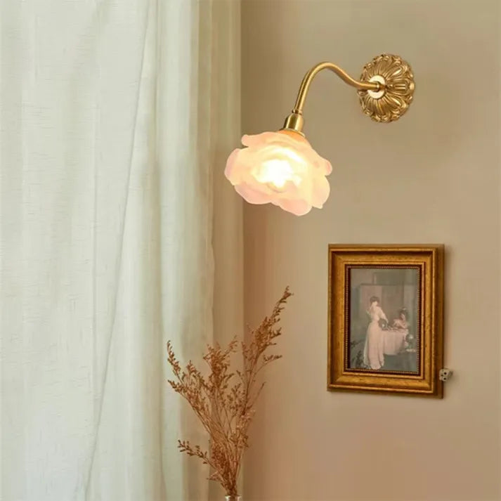 BlossomGlow | Applique Murale en Fer Patiné Cuivre Vintage