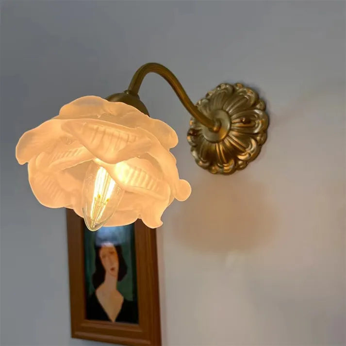 BlossomGlow | Applique Murale en Fer Patiné Cuivre Vintage