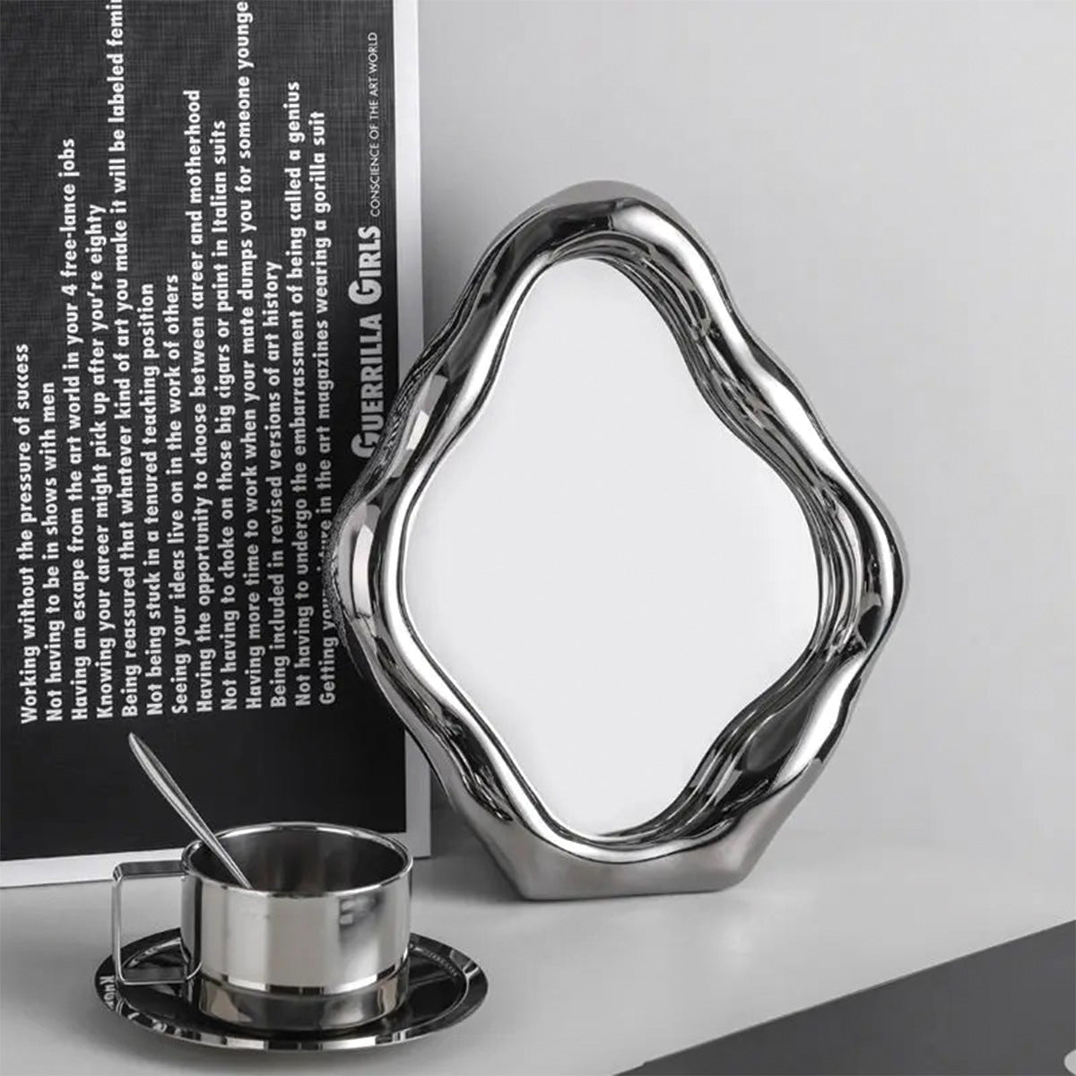 Miroir de Table Aura | Design Élégant, Parfait pour Toilette et Maquillage