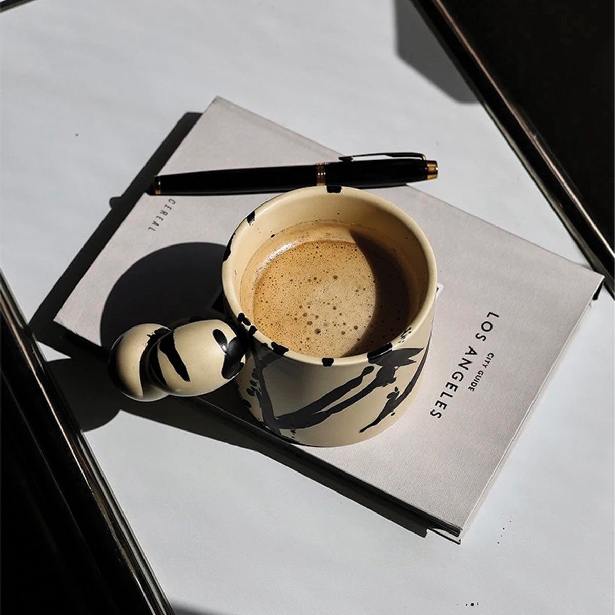 Tasse en céramique Splash Ink | Design artistique, céramique durable, parfaite pour le café et le thé