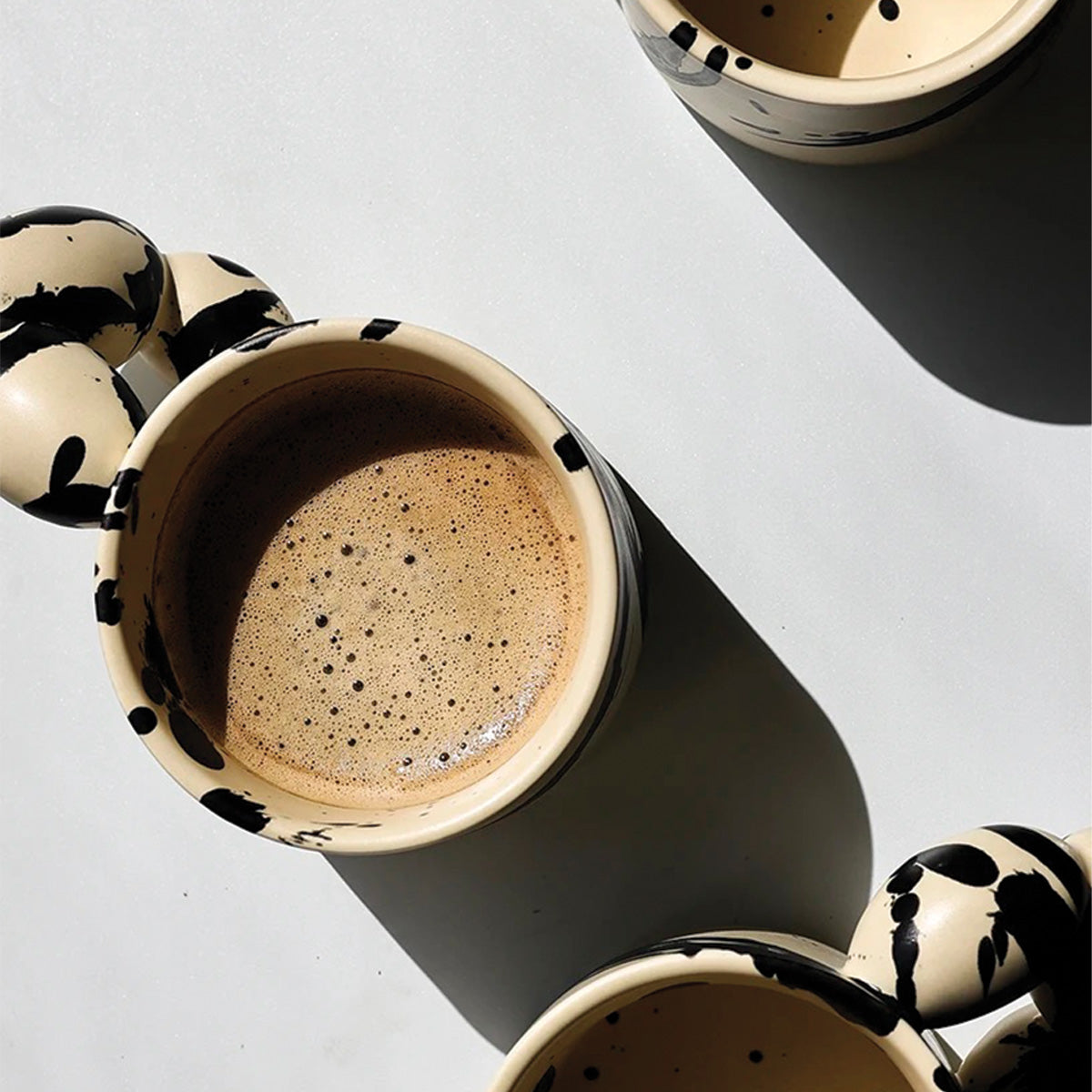 Tasse en céramique Splash Ink | Design artistique, céramique durable, parfaite pour le café et le thé