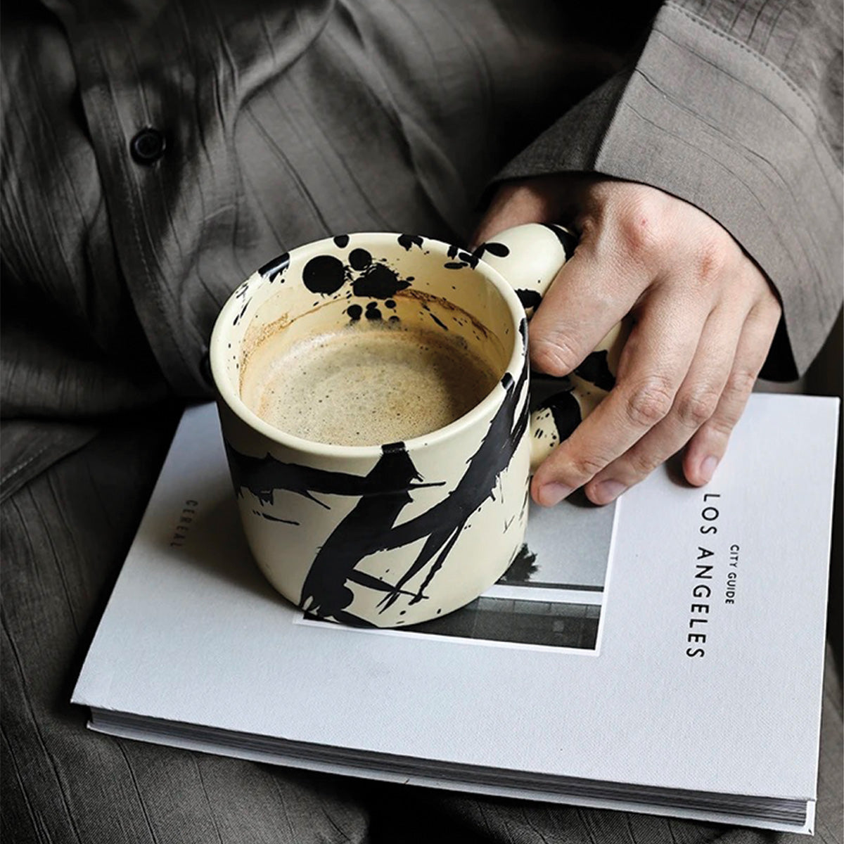Tasse en céramique Splash Ink | Design artistique, céramique durable, parfaite pour le café et le thé