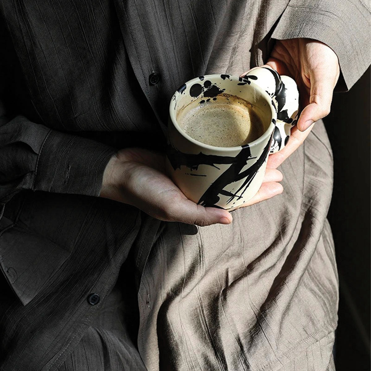 Tasse en céramique Splash Ink | Design artistique, céramique durable, parfaite pour le café et le thé