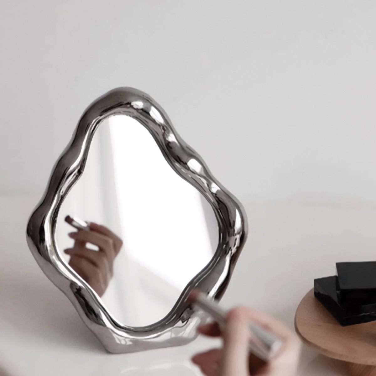 Miroir de Table Aura | Design Élégant, Parfait pour Toilette et Maquillage