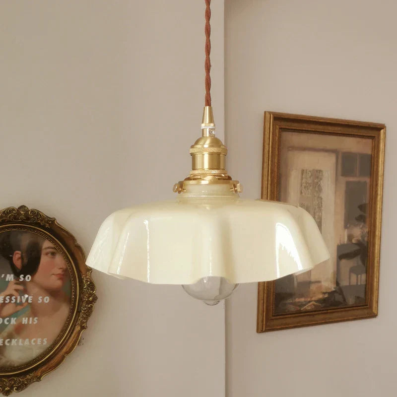 Élégance Française - Lampe à Pendentif en Laiton | Design Intemporel et Éclairage Sophistiqué
