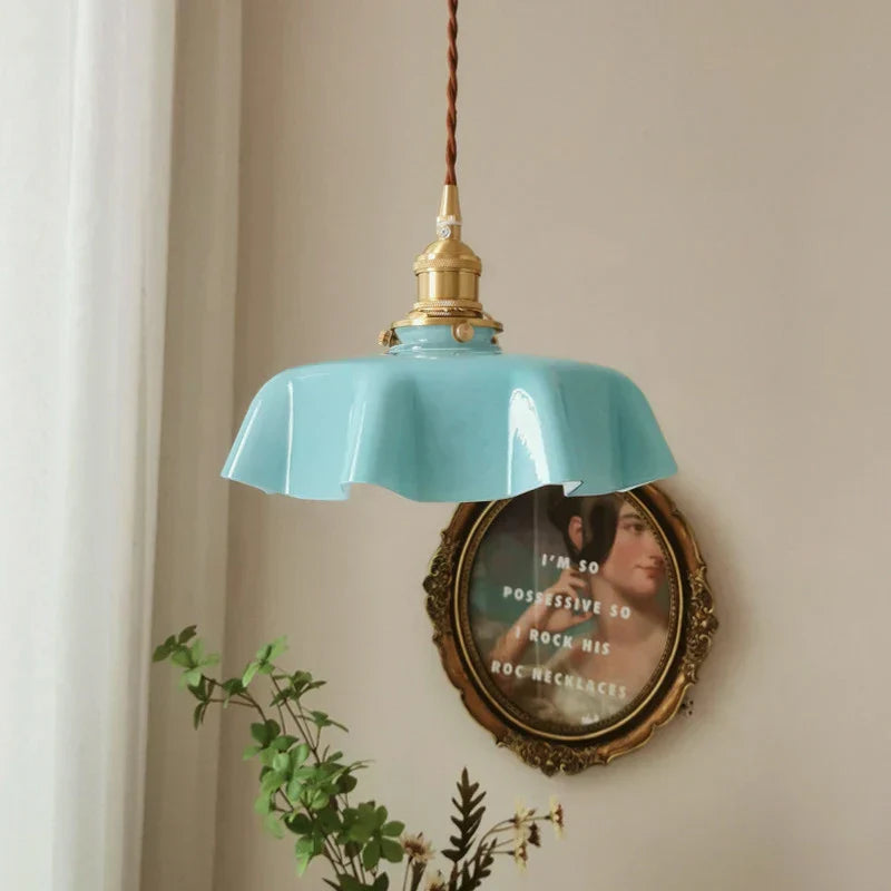 Élégance Française - Lampe à Pendentif en Laiton | Design Intemporel et Éclairage Sophistiqué