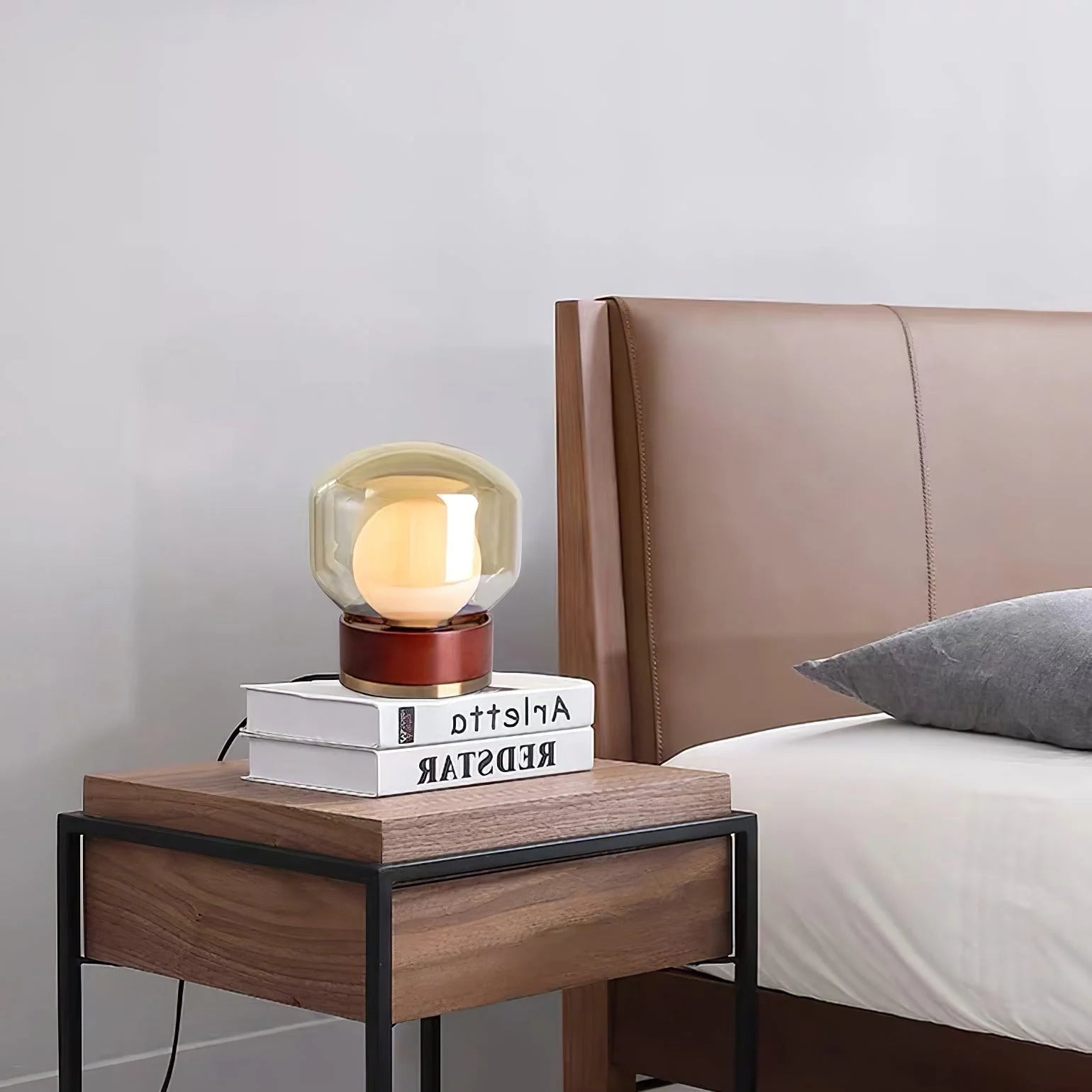 Lampe de table moderne | Base en métal, LED, abat-jour en verre