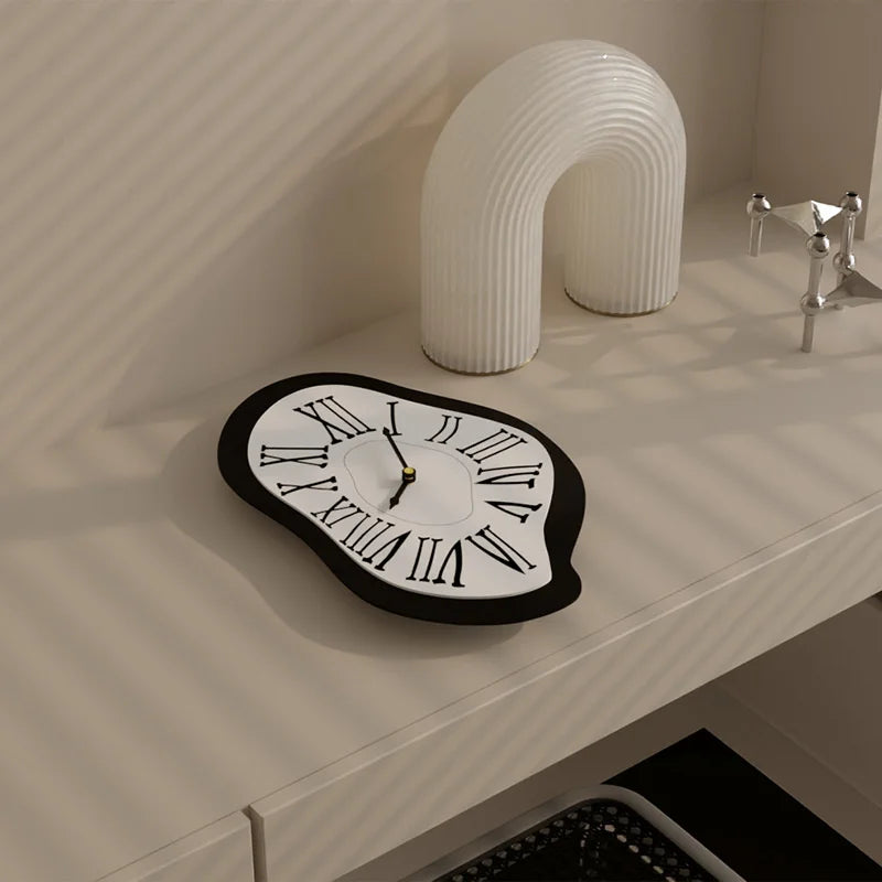 Horloge Infini - Fondre | Montre Surréaliste Accrocheuse