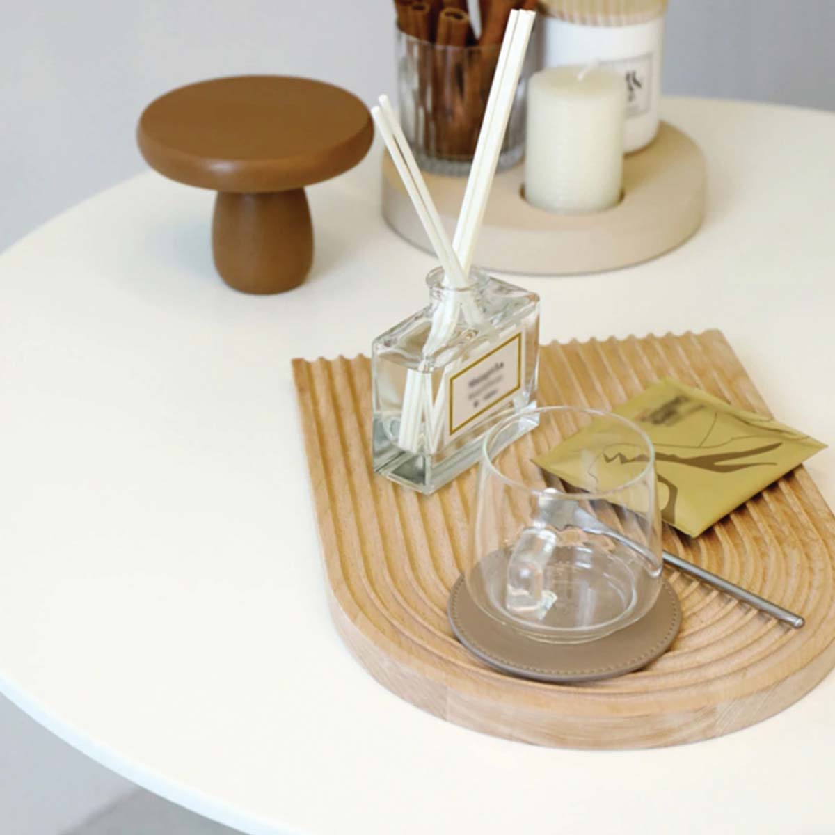 Plateau en Bois Ondulé | Élégant Plateau en Bois Naturel, Accessoire de Maison Stylé