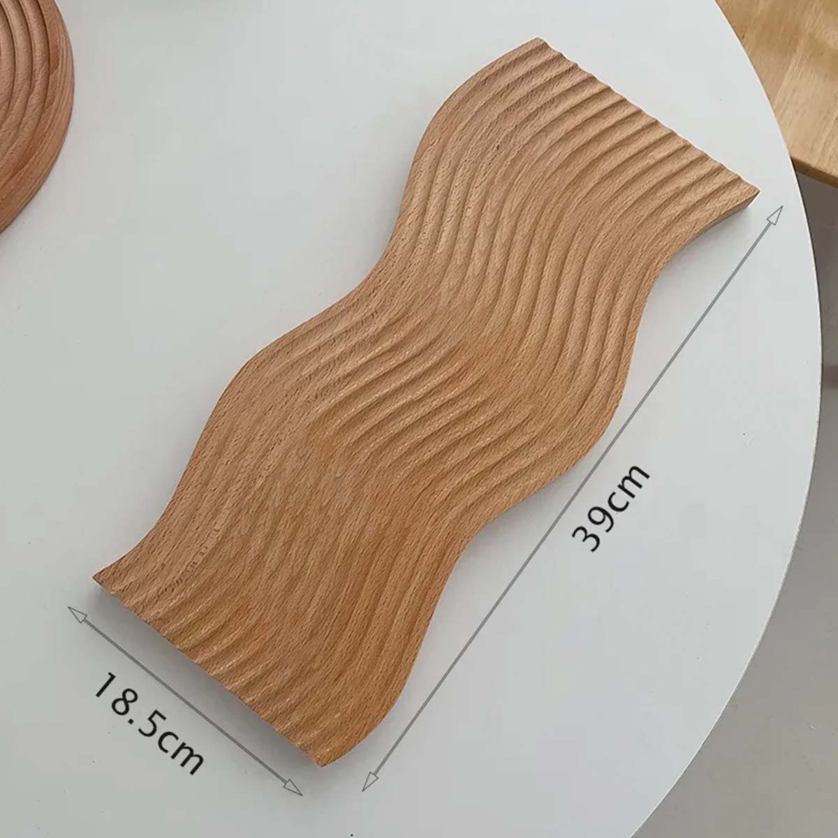 Plateau en Bois Ondulé | Élégant Plateau en Bois Naturel, Accessoire de Maison Stylé