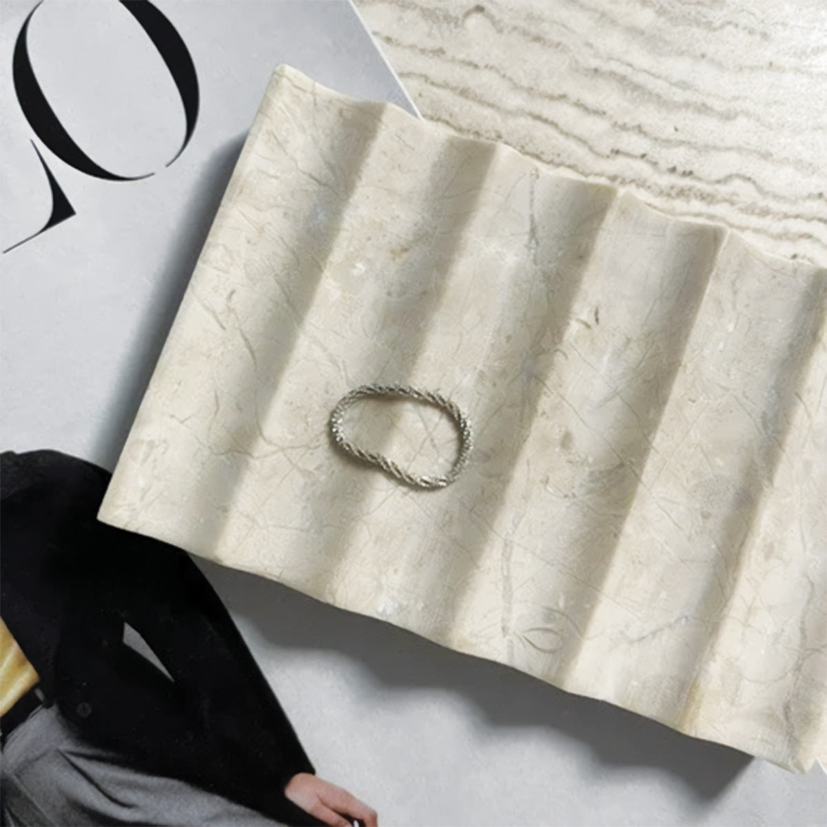 Plateau en Pierre Cannelé | Design Élégant en Pierre Naturelle pour Décoration d'Intérieur