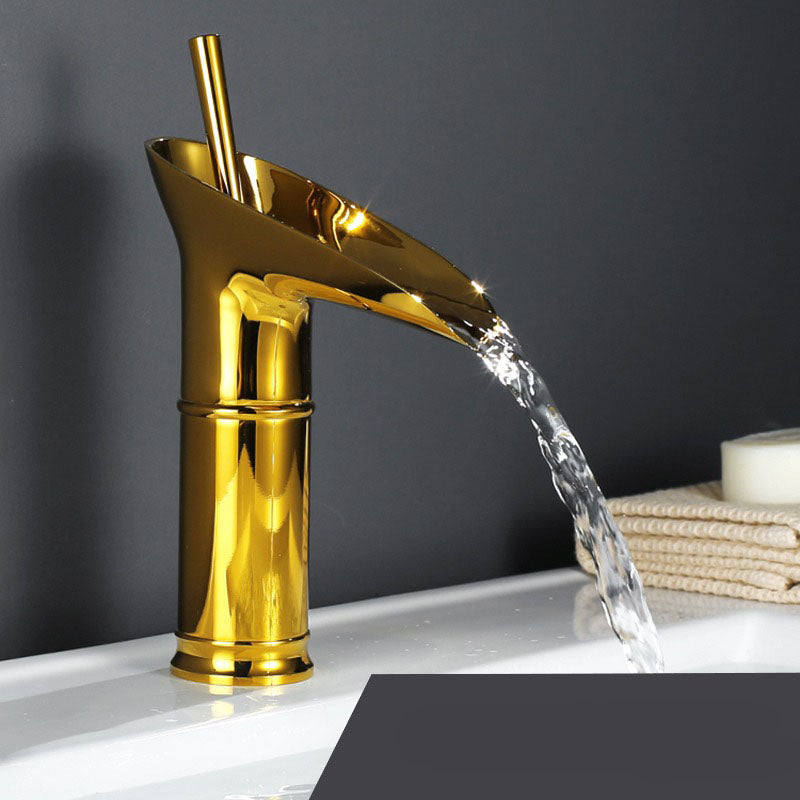 Robinet de lavabo de salle de bain en cascade antique | Élégance classique, confort moderne