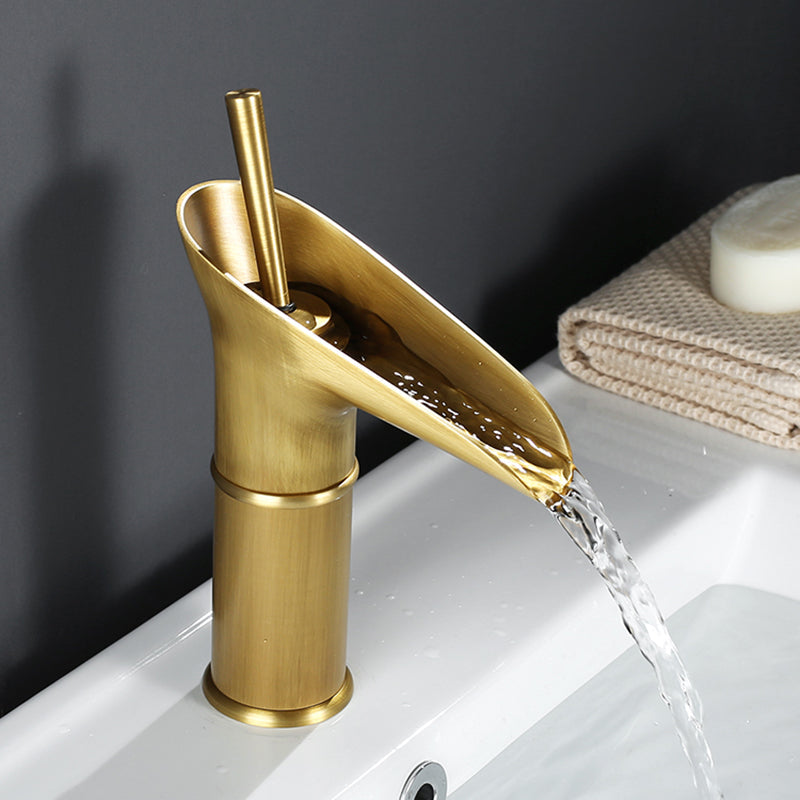 Robinet de lavabo de salle de bain en cascade antique | Élégance classique, confort moderne