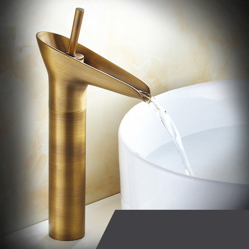 Robinet de lavabo de salle de bain en cascade antique | Élégance classique, confort moderne