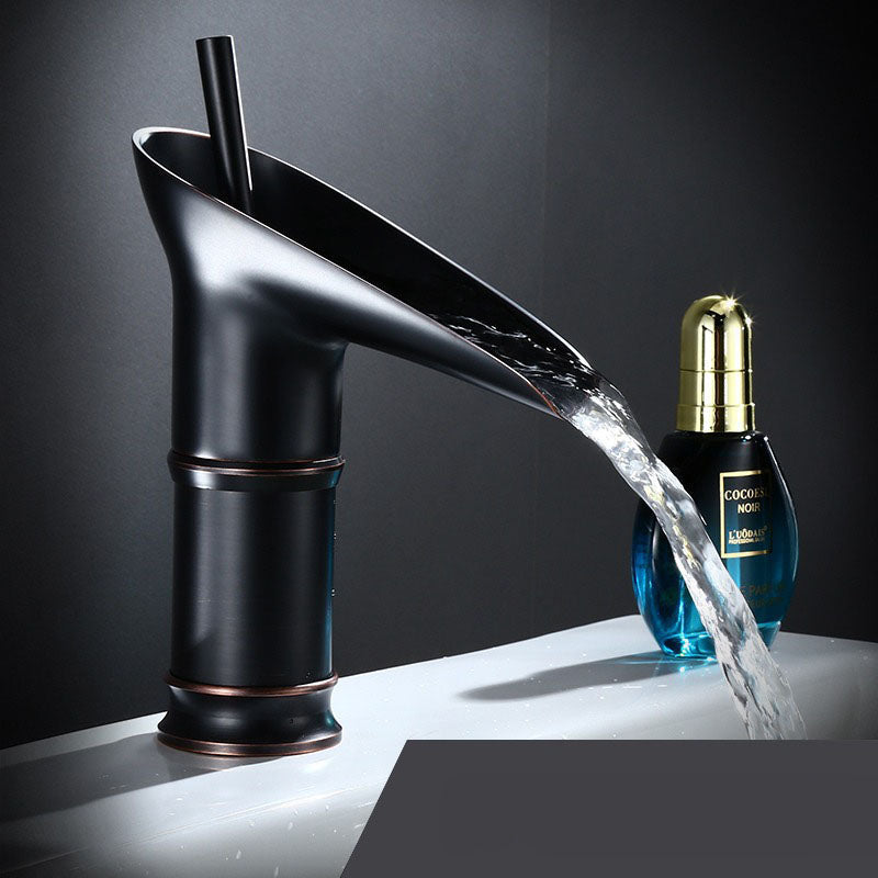 Robinet de lavabo de salle de bain en cascade antique | Élégance classique, confort moderne