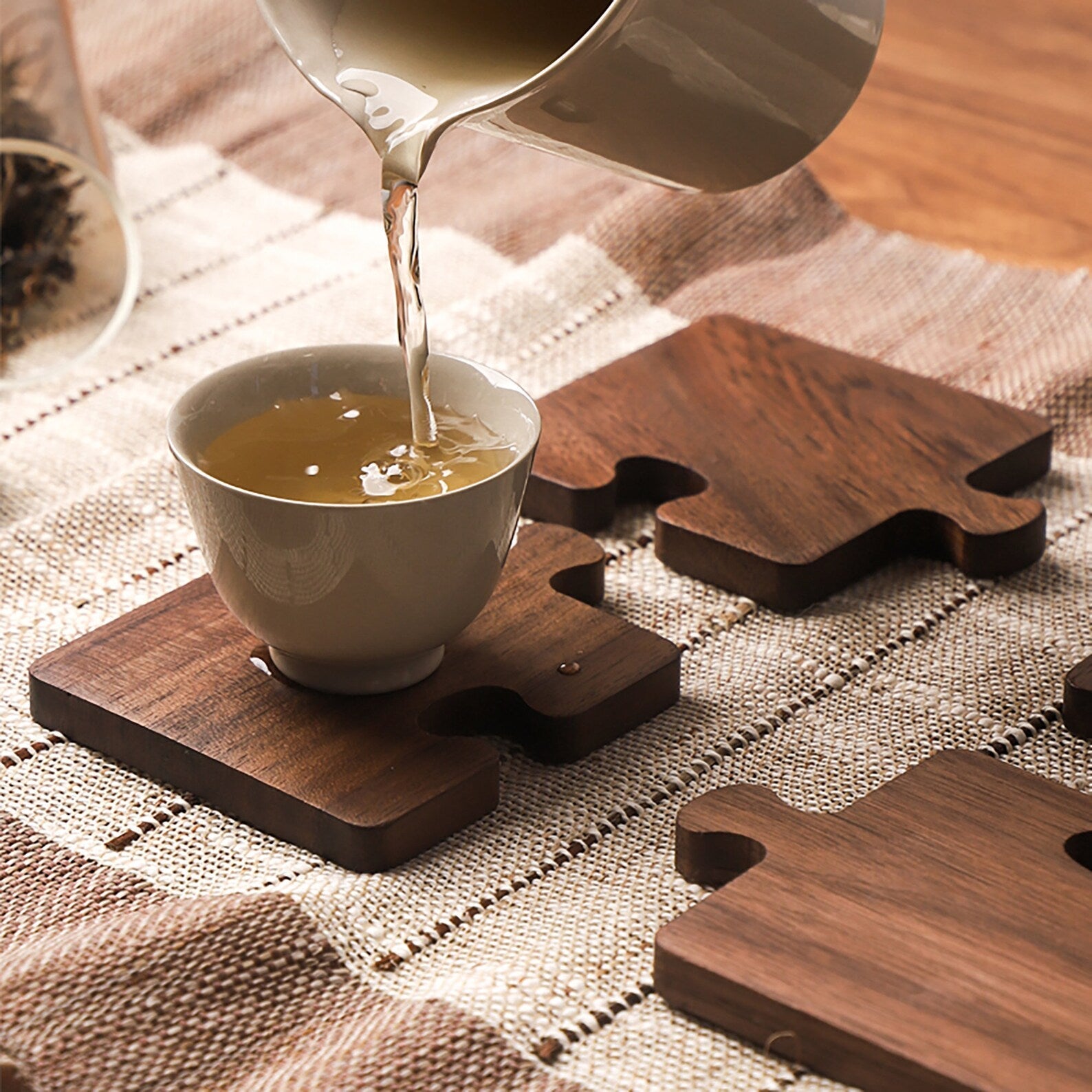 Sous-verres en noyer - Puzzle | Solution de table en bois fonctionnelle et élégante