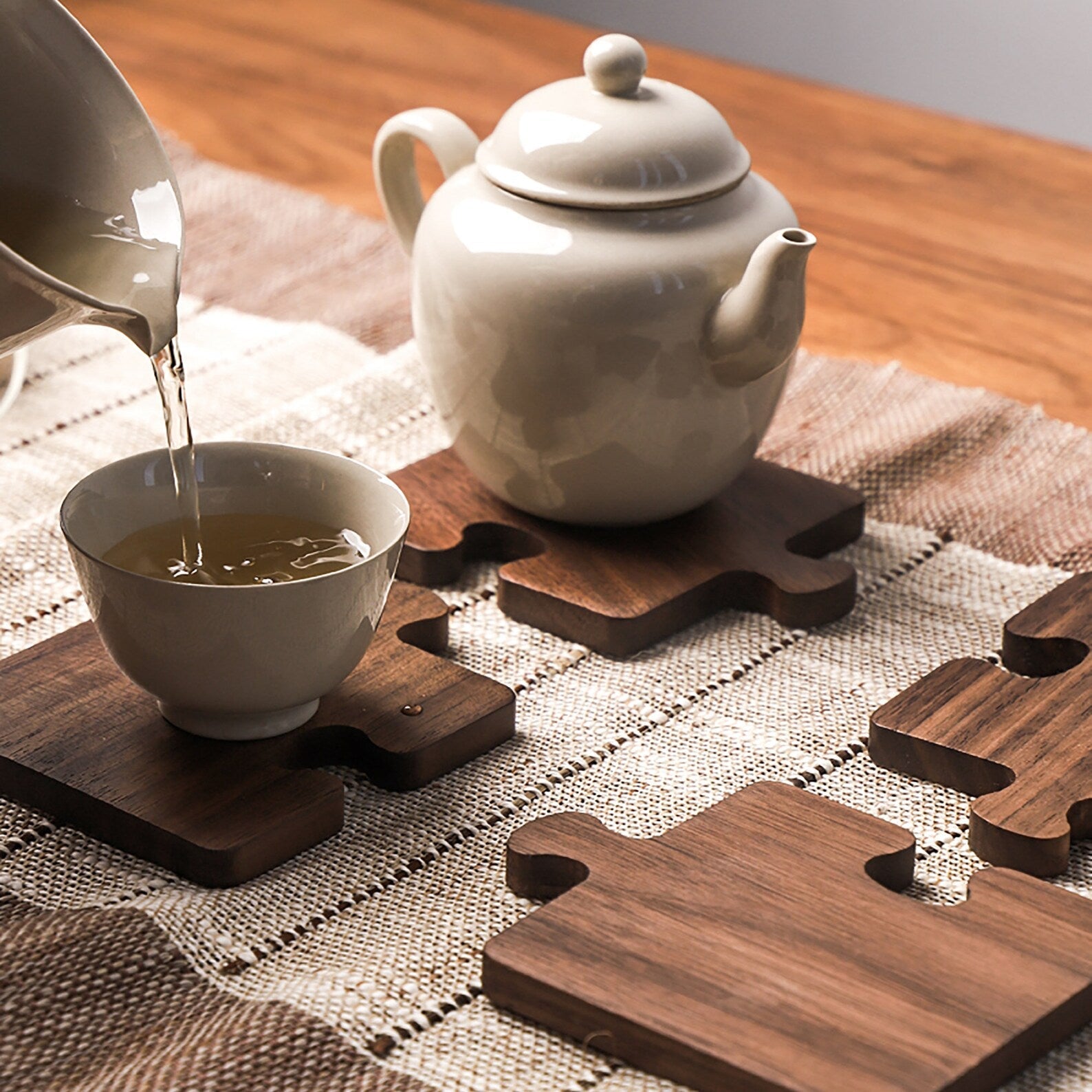 Sous-verres en noyer - Puzzle | Solution de table en bois fonctionnelle et élégante
