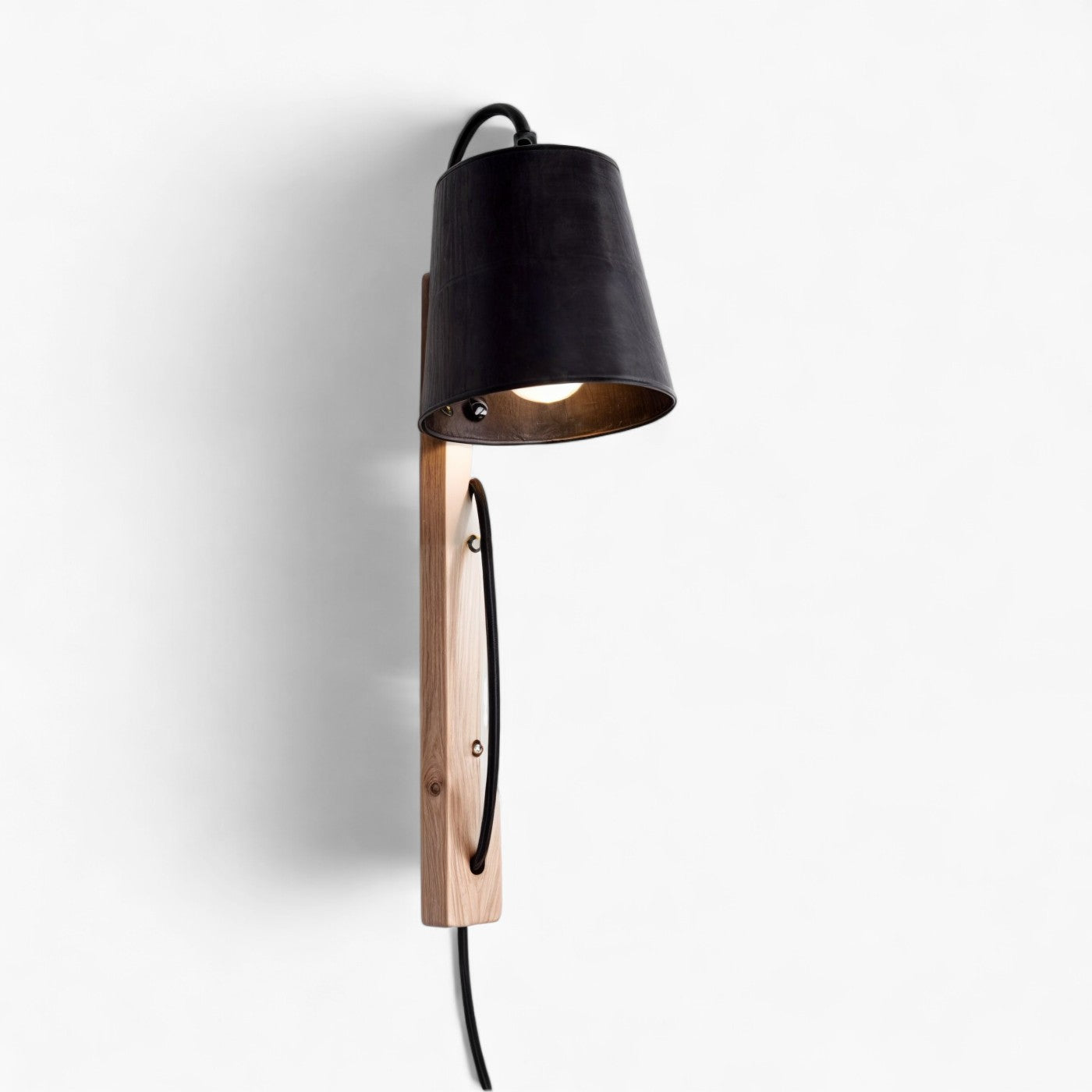 Lampe murale en bois nordique | Finition noire, socle E27, alimentation AC