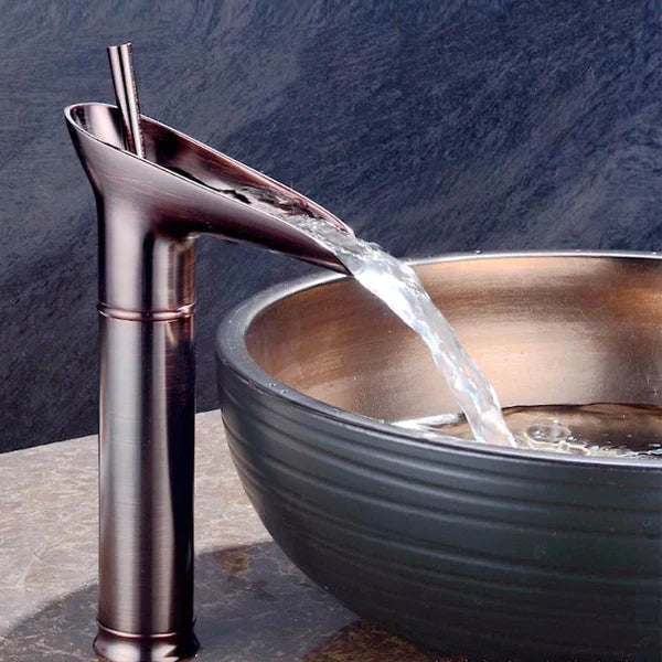 Robinet de lavabo de salle de bain en cascade antique | Élégance classique, confort moderne