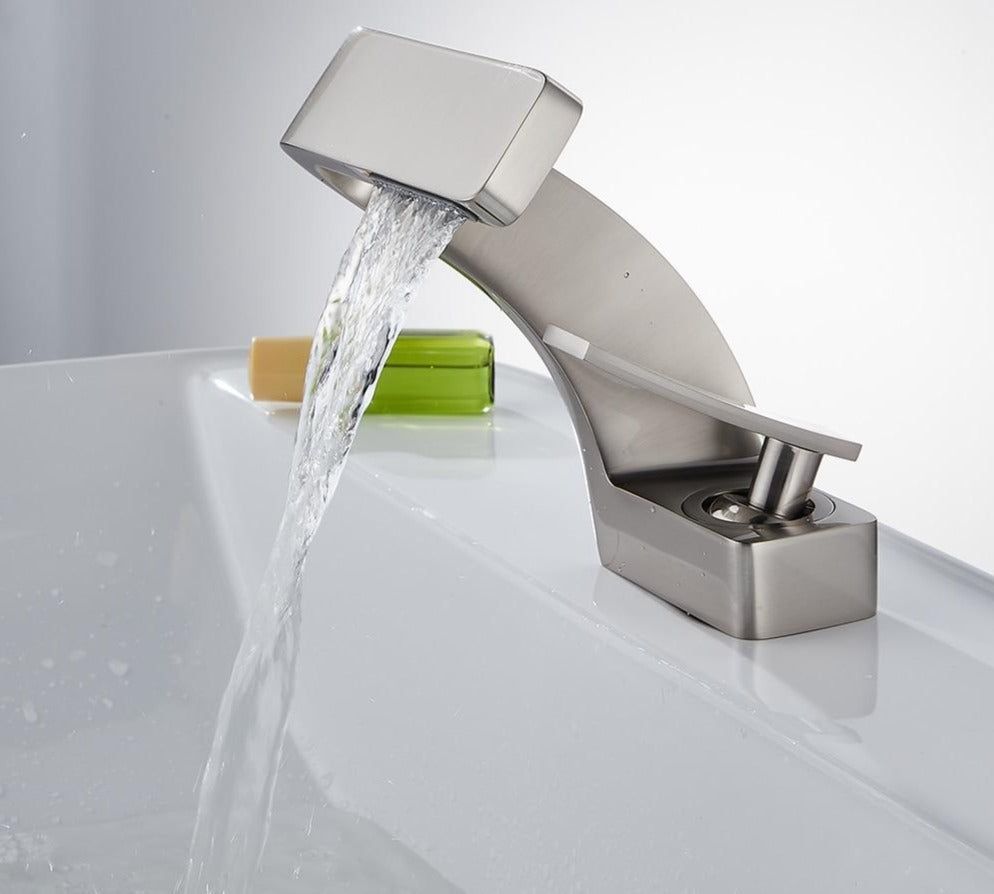 Robinet Courbé Moderne | Design Élégant et Fonctionnalité Contemporaine